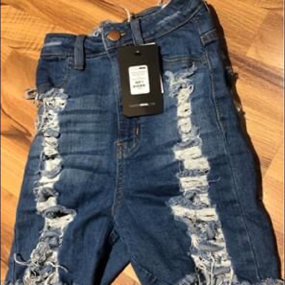 Extra- distressed Bermuda shorts SIZE 1 - Picture 3 of 4
